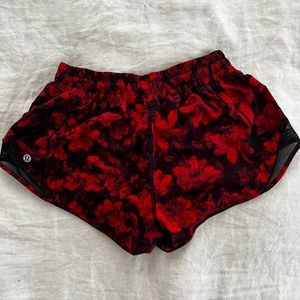 LULULEMON HOTTY HOT SHORTS 2.5”